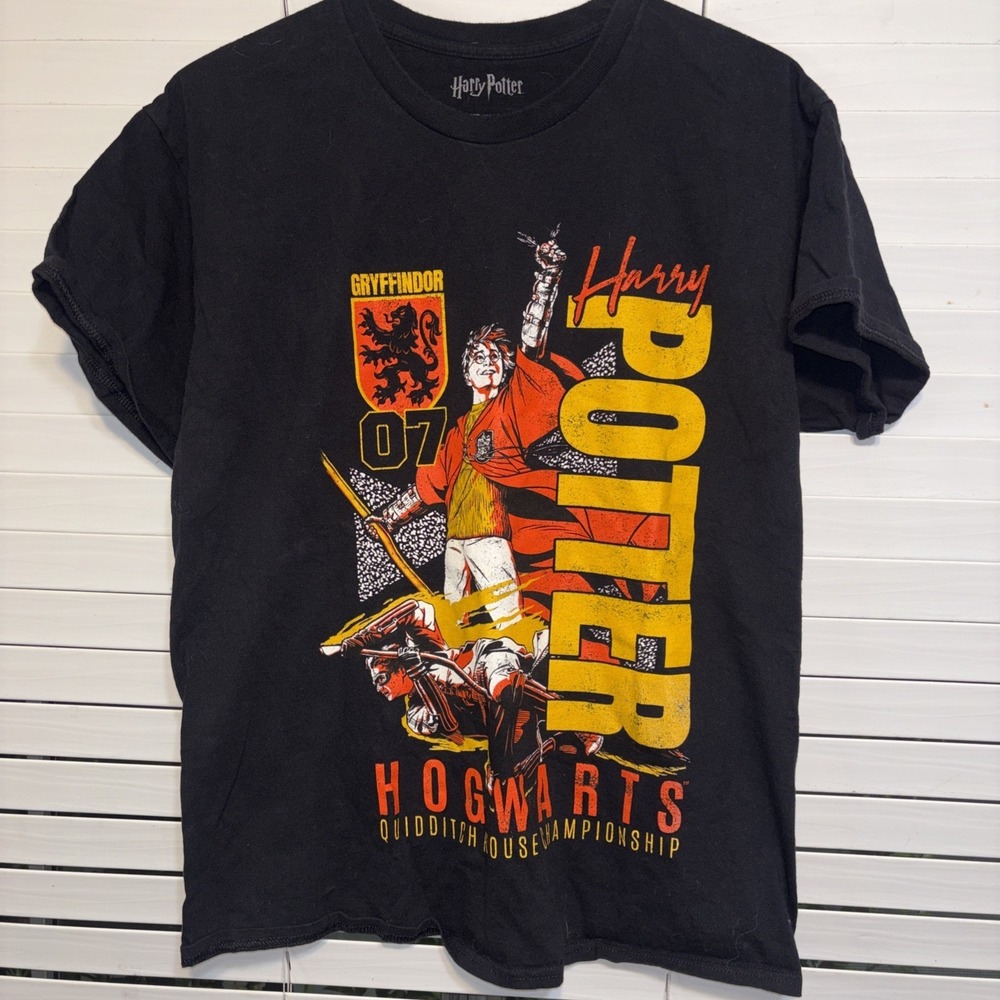Wizarding World Harry Potter Hogwarts T Shirt BLACK Medium